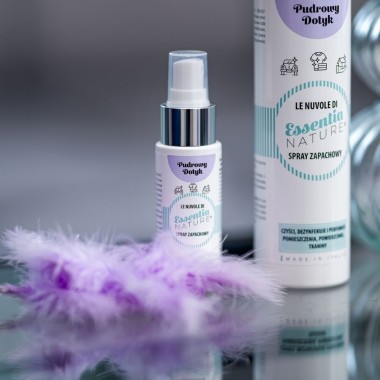 Odświeżacz w sprayu do tkanin i wnętrz o zapachu Pudrowy dotyk 50 ml ESSENTIA NATURE