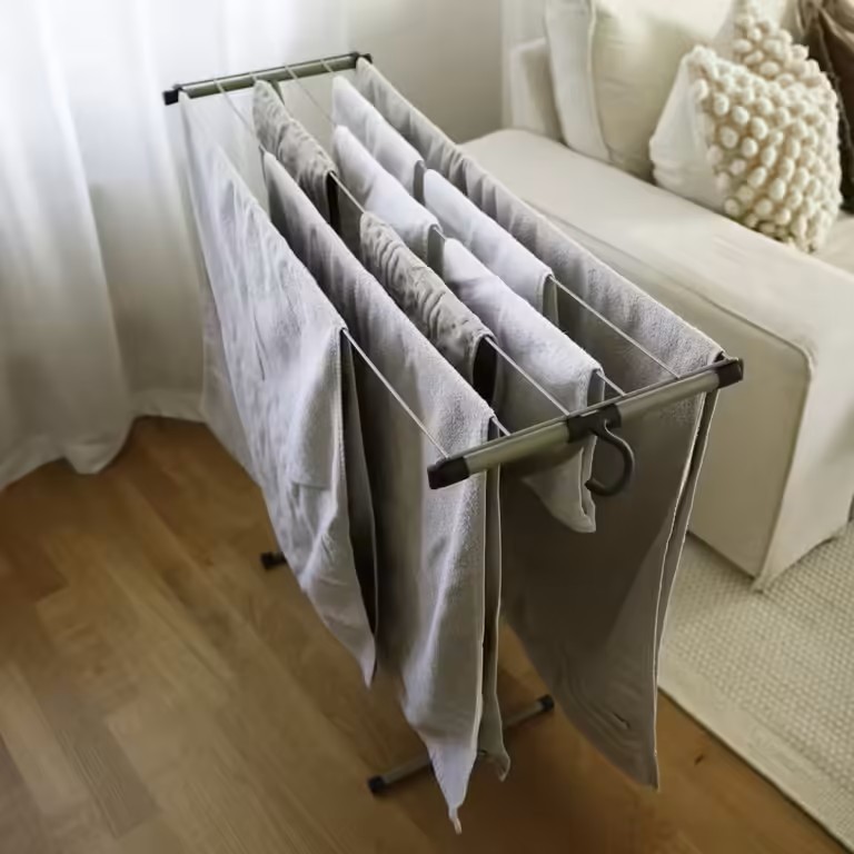 Must-have do akademika: suszarka na pranie i deska do prasowania, których naprawdę potrzebujesz