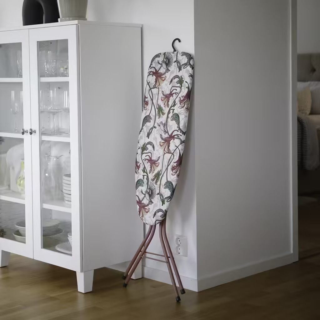 Praktyczne deska do prasowania z haczykiem